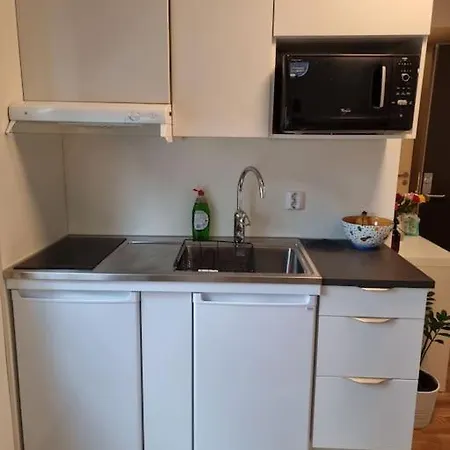 Apartment 10mins From Cent. Station. *