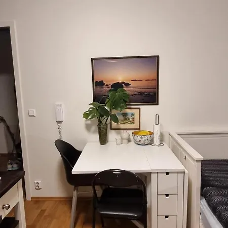 Apartment 10mins From Cent. Station. *