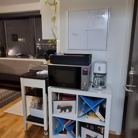 10mins From Cent. Station.