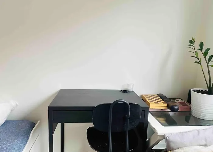 10mins From Cent. Station. *