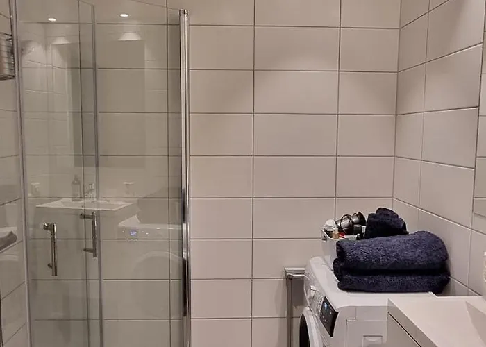 10mins From Cent. Station.