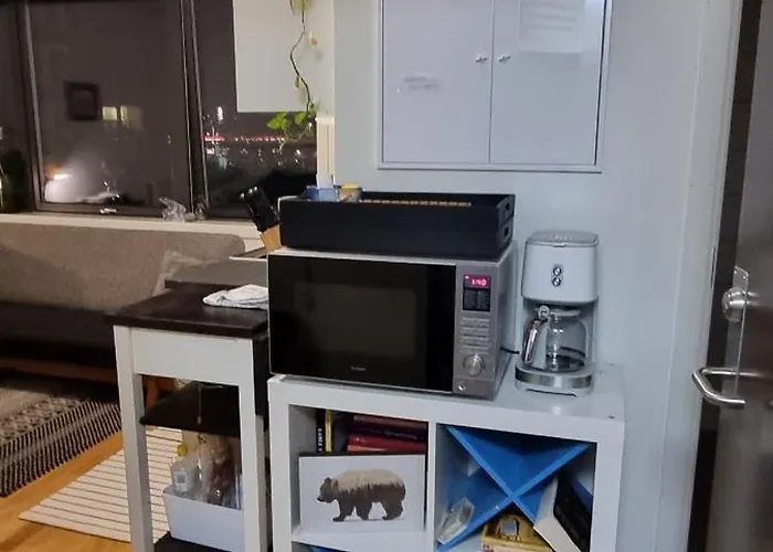 10mins From Cent. Station.