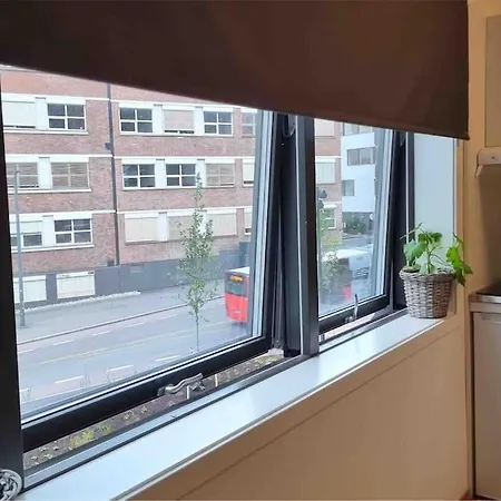 10mins From Cent. Station.