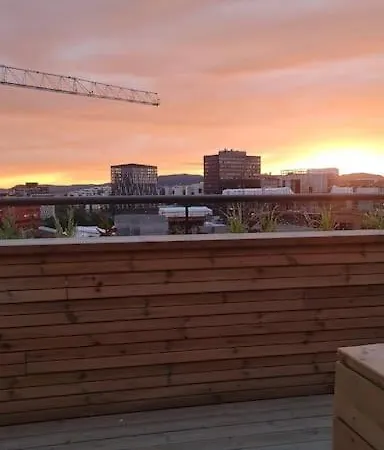 10mins From Cent. Station.